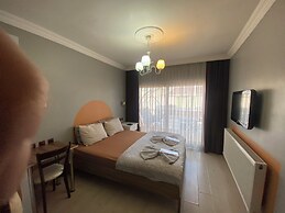 Omar Suite 360