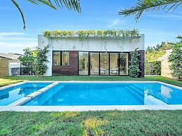 Luxury Pool Home - Downtown Brickell
