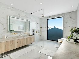 Luxury Pool Home - Downtown Brickell