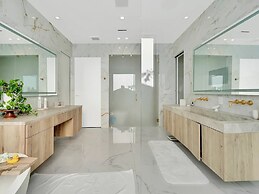 Luxury Pool Home - Downtown Brickell