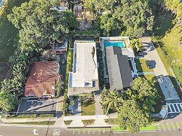 Luxury Pool Home - Downtown Brickell