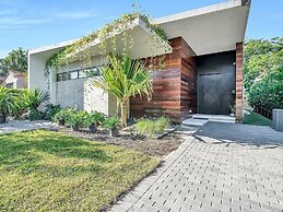 Luxury Pool Home - Downtown Brickell