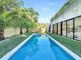 Luxury Pool Home - Downtown Brickell