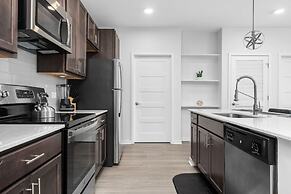 Affordable 2-bedroom Fishers Pool View