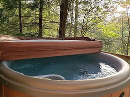 Hot Tub & Wifi - Hidden Chalet Red River Gorge, KY