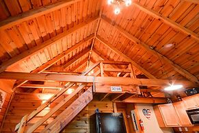 Hot Tub & Wifi - Hidden Chalet Red River Gorge, KY