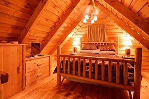 Hot Tub & Wifi - Hidden Chalet Red River Gorge, KY