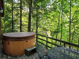 Hot Tub & Wifi - Hidden Chalet Red River Gorge, KY