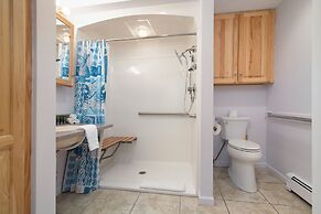Walkout Beachfront Condo: Pointes North Resort 106