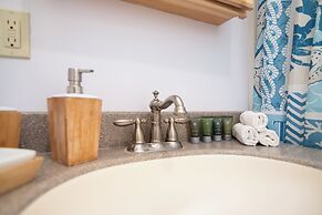 Walkout Beachfront Condo: Pointes North Resort 106