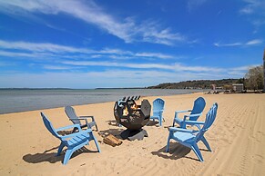 Walkout Beachfront Condo: Pointes North Resort 106