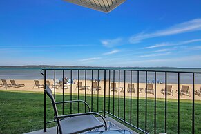 Walkout Beachfront Condo: Pointes North Resort 106