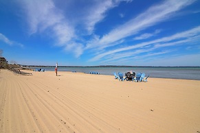 Walkout Beachfront Condo: Pointes North Resort 106