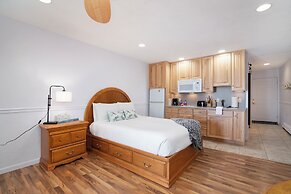 Walkout Beachfront Condo: Pointes North Resort 106
