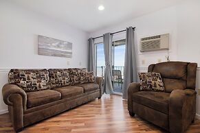 Walkout Beachfront Condo: Pointes North Resort 106