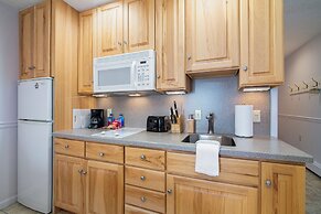 Walkout Beachfront Condo: Pointes North Resort 106