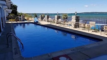 Walkout Beachfront Condo: Pointes North Resort 106