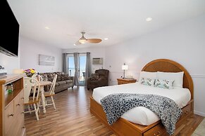 Walkout Beachfront Condo: Pointes North Resort 106