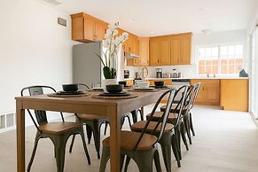 Marbella Lane - 4BR Alluring Home