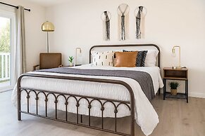 Marbella Lane - 4BR Alluring Home