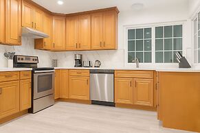 Marbella Lane - 4BR Alluring Home