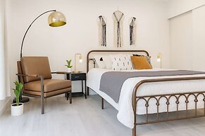 Marbella Lane - 4BR Alluring Home