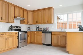 Marbella Lane - 4BR Alluring Home