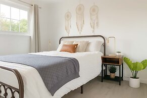Marbella Lane - 4BR Alluring Home