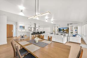 Marbella Lane-oceanfront Retreat w Stunning View