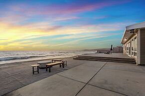 Marbella Lane-oceanfront Retreat w Stunning View