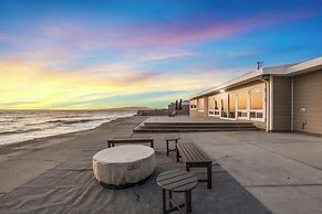 Marbella Lane-oceanfront Retreat w Stunning View