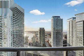 Dundas and Yonge Hotel - Suites