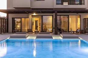 Elea Luxury Suites