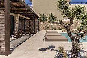 Elea Luxury Suites