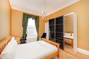 Stylish Southside Flat Near Old Town