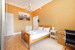 Stylish Southside Flat Near Old Town