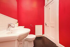 Stylish Southside Flat Near Old Town