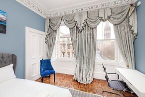 Stylish Southside Flat Near Old Town