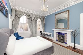 Stylish Southside Flat Near Old Town