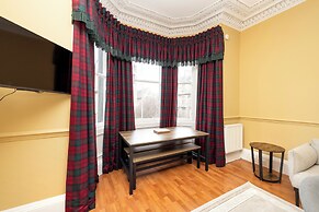 Stylish Southside Flat Near Old Town