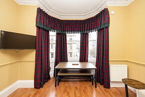 Stylish Southside Flat Near Old Town
