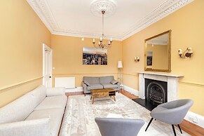 Stylish Southside Flat Near Old Town