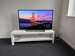 Perfect for Longer Stays Equipped 2-bed Flat