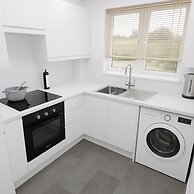 Perfect for Longer Stays Equipped 2-bed Flat