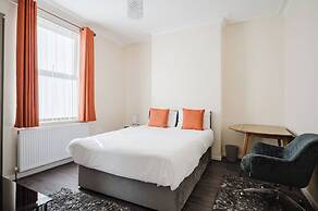 6-bed Manchester Holiday