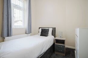 6-bed Manchester Holiday