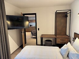 Parzivita Boutique Suites
