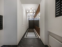 Astor Residence by Fragola Apartments