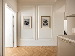 Astor Residence by Fragola Apartments