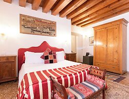 Foscolo Apartments